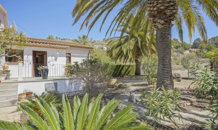 Resale - Villa -
Benissa - Partida Llenes