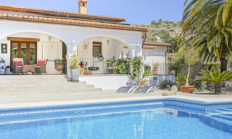 Resale - Villa -
Benissa - Partida Llenes