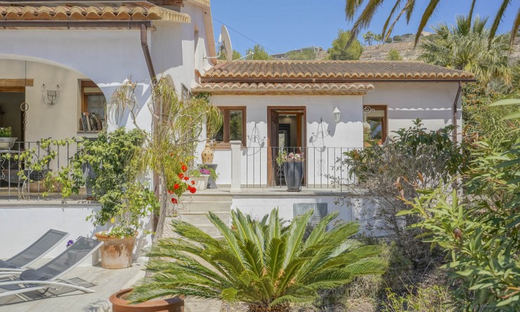 Resale - Villa -
Benissa - Partida Llenes