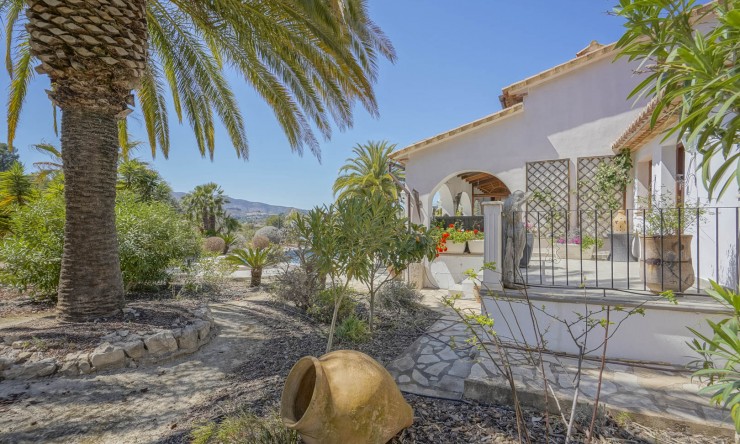 Resale - Villa -
Benissa - Partida Llenes