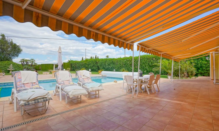 Resale - Villa -
Els Poblets - Center