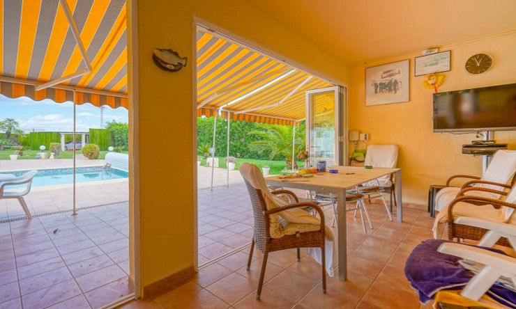 Resale - Villa -
Els Poblets - Center