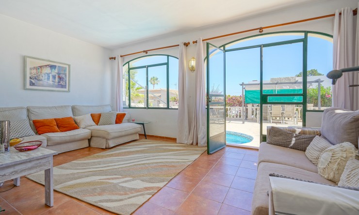 Resale - Villa -
Benissa - San Jaime