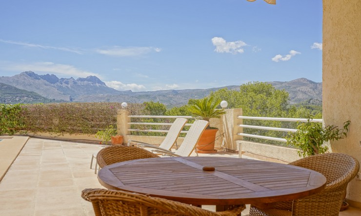 Resale - Villa -
Calpe - La Empedrola