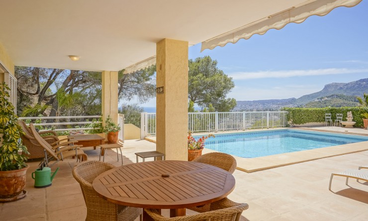 Resale - Villa -
Calpe - La Empedrola