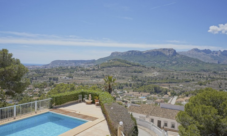 Resale - Villa -
Calpe - La Empedrola