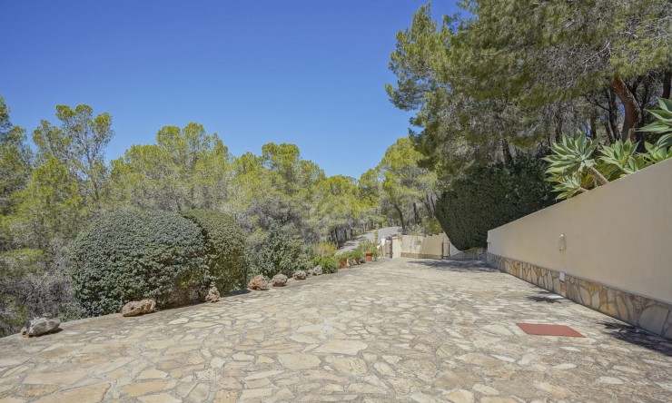 Resale - Villa -
Calpe - La Empedrola