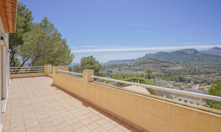 Resale - Villa -
Calpe - La Empedrola