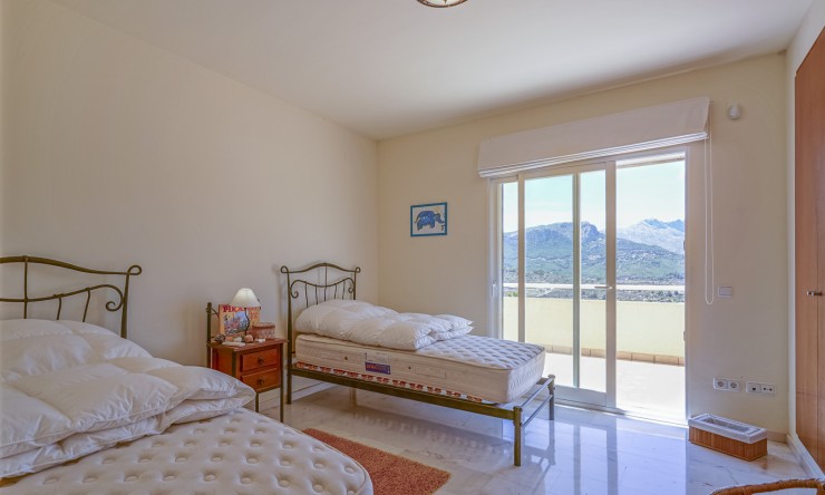 Resale - Villa -
Calpe - La Empedrola