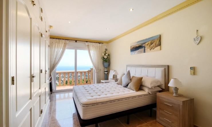 Resale - Villa -
Moraira - Benimeit