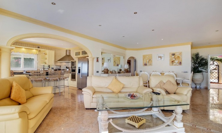 Resale - Villa -
Moraira - Benimeit