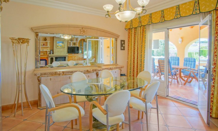 Resale - Villa -
Benissa - Fustera