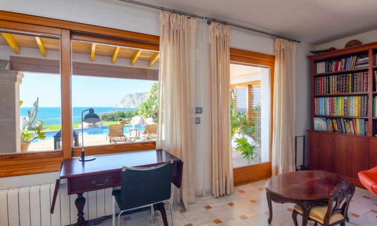 Resale - Villa -
Denia - La Pedrera