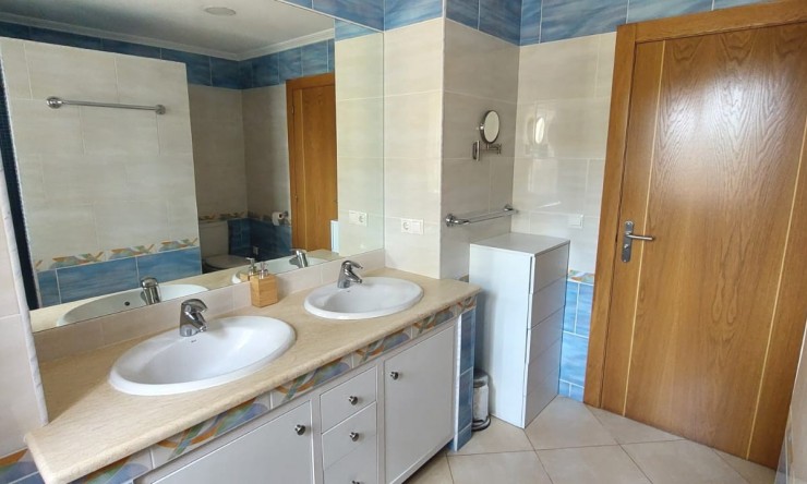 Rynek Wtórny - Willa -
Busot