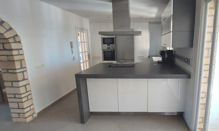 Rynek Wtórny - Willa -
Busot