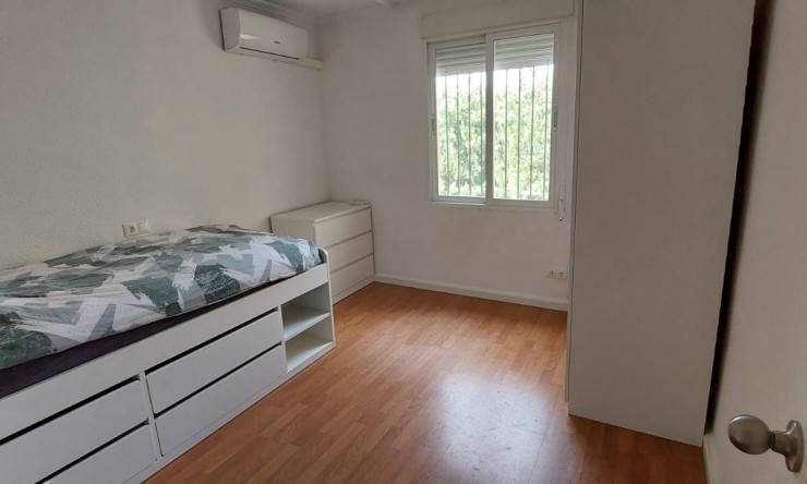 Rynek Wtórny - Willa -
Busot