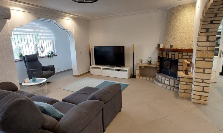 Rynek Wtórny - Willa -
Busot