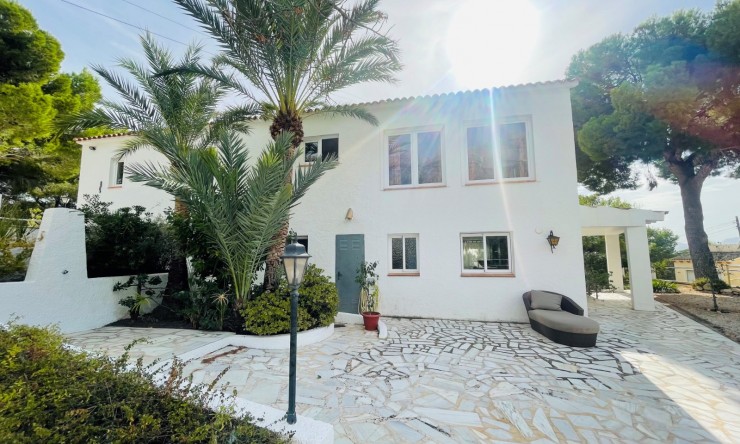 Resale - Villa -
Altea la Vella - Altea