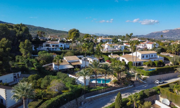 Resale - Villa -
Jávea - La Lluca