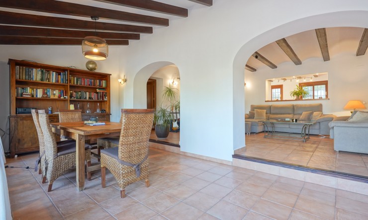 Resale - Villa -
Jávea - La Lluca