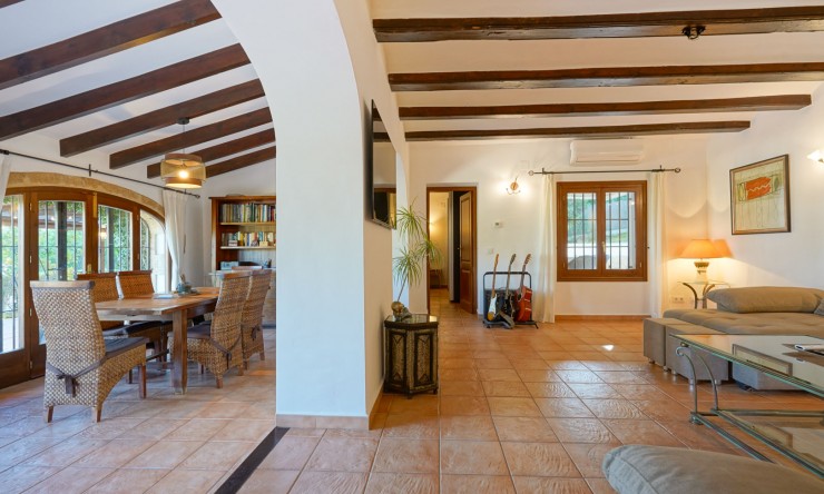 Resale - Villa -
Jávea - La Lluca