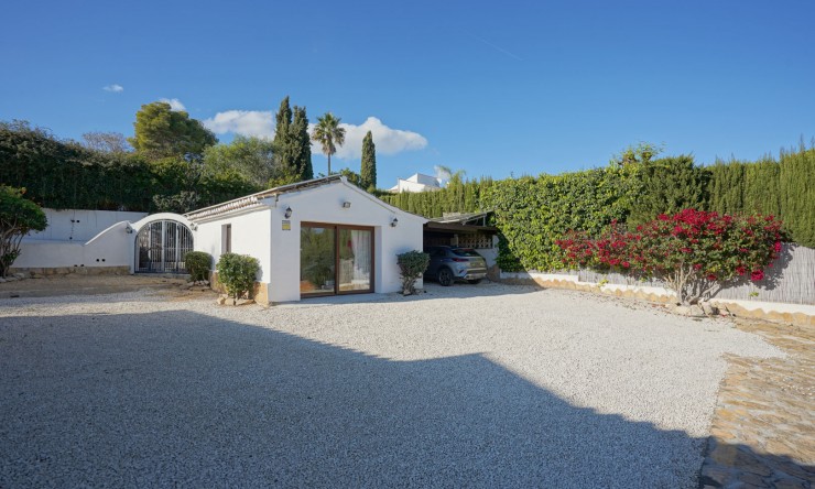 Resale - Villa -
Jávea - La Lluca