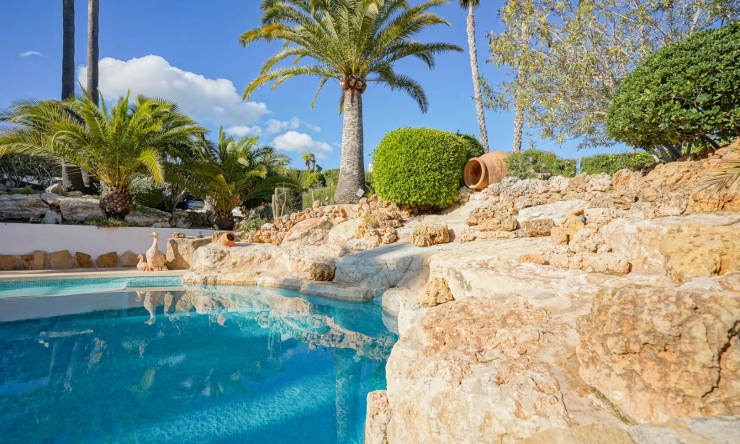 Resale - Villa -
Jávea - La Lluca