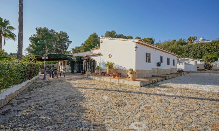 Resale - Villa -
Jávea - La Lluca