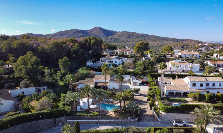 Resale - Villa -
Jávea - La Lluca