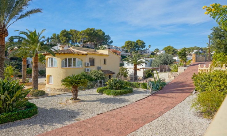 Resale - Villa -
Benissa - La Fustera