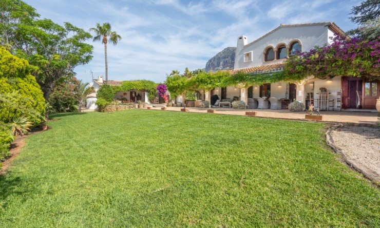 Resale - Villa -
Jávea - Tossals