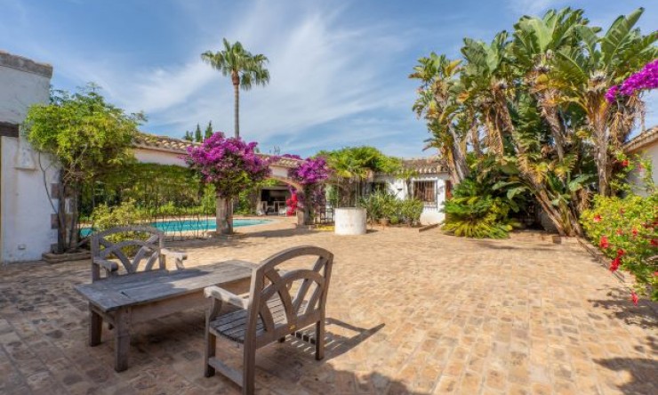 Resale - Villa -
Jávea - Tossals